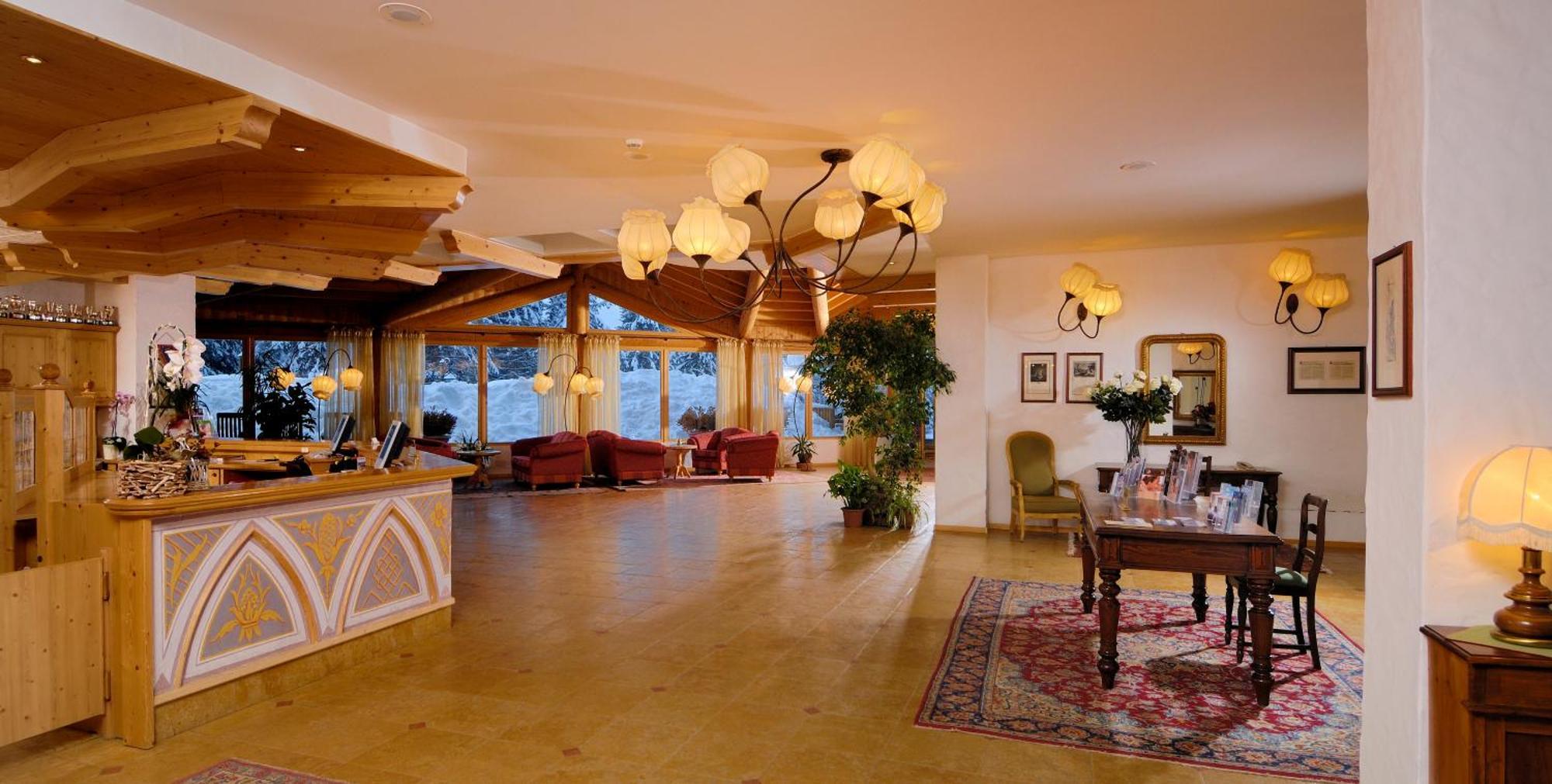 Carlo Magno Hotel Spa Resort Madonna エクステリア 写真