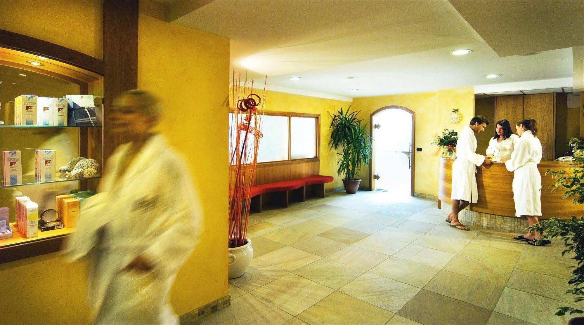 Carlo Magno Hotel Spa Resort Madonna エクステリア 写真