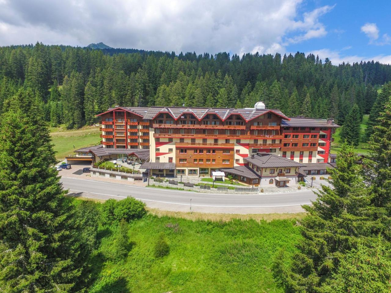 Carlo Magno Hotel Spa Resort Madonna エクステリア 写真