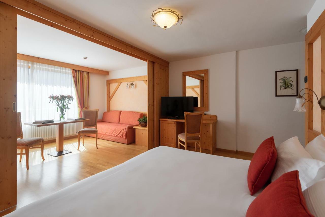 Carlo Magno Hotel Spa Resort Madonna エクステリア 写真